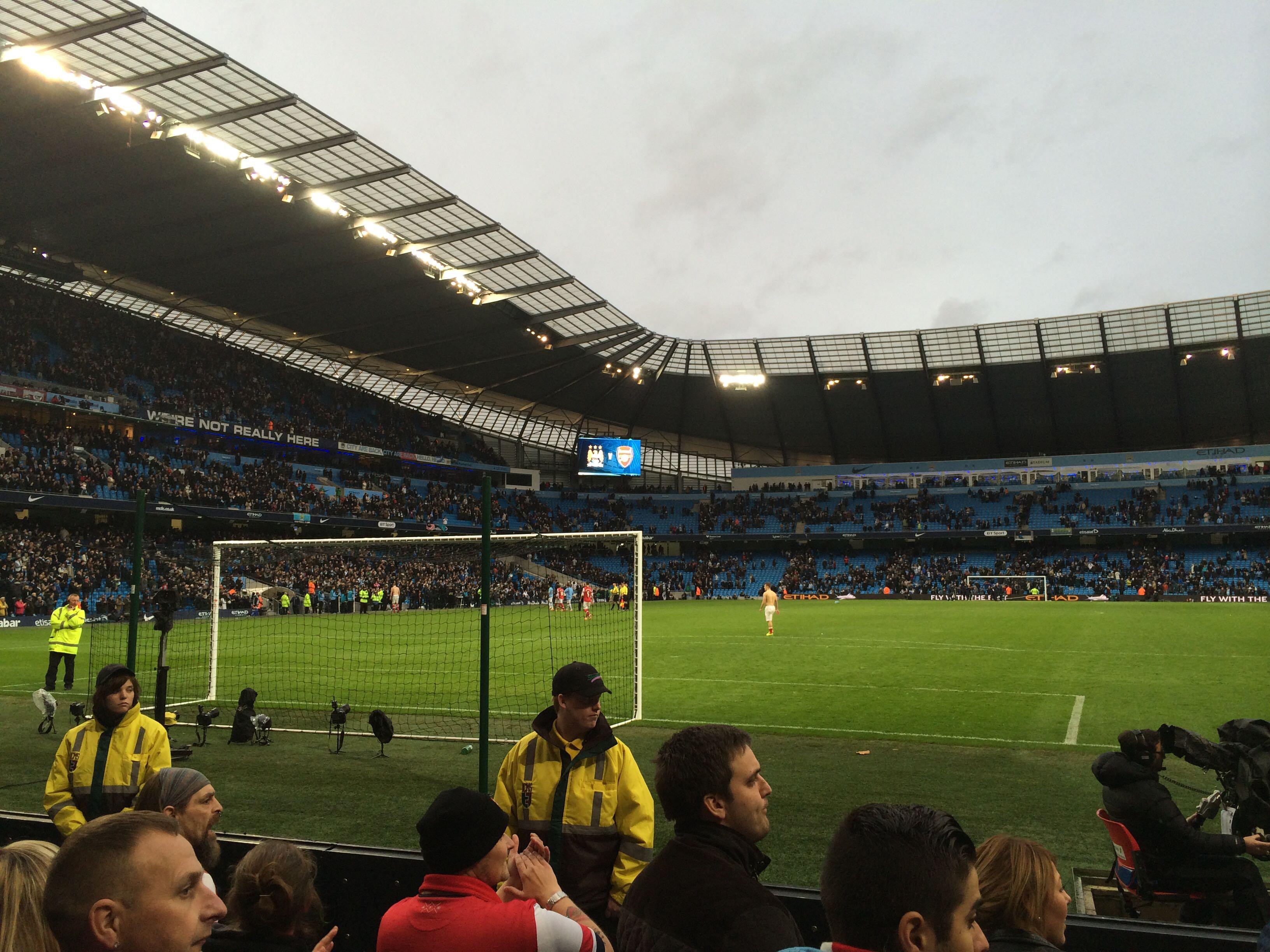 充满紧张和 充满紧张和